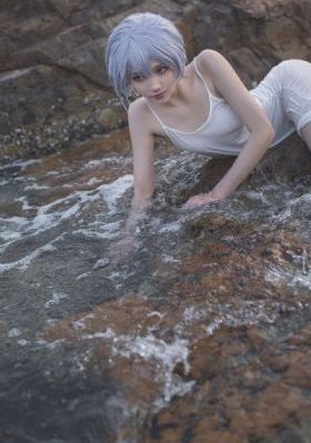 天降女子从二楼掉下来